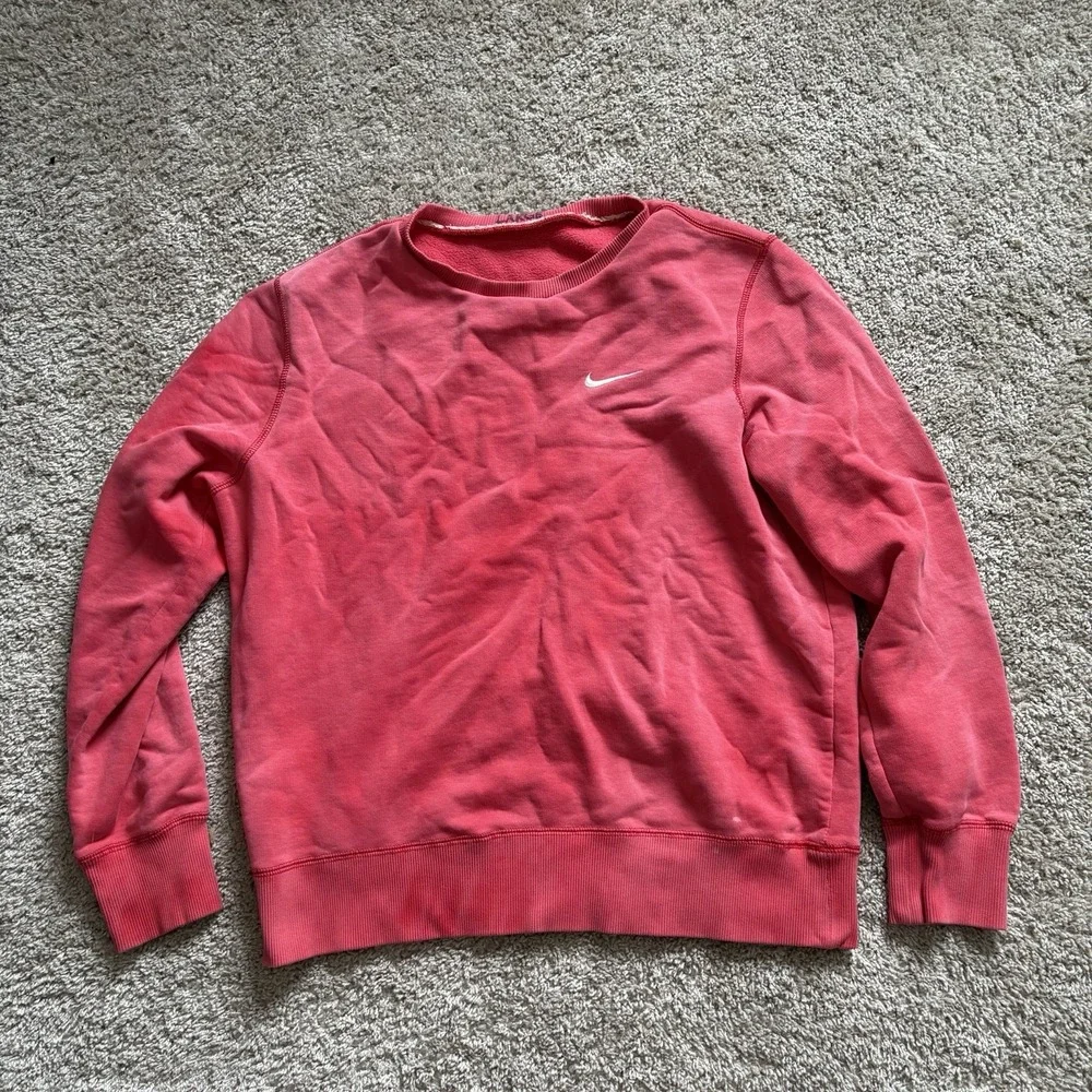 Nike Faded Red Sweatshirt Crewneck Men's Med/Large Swoosh - Picture 1 of 8